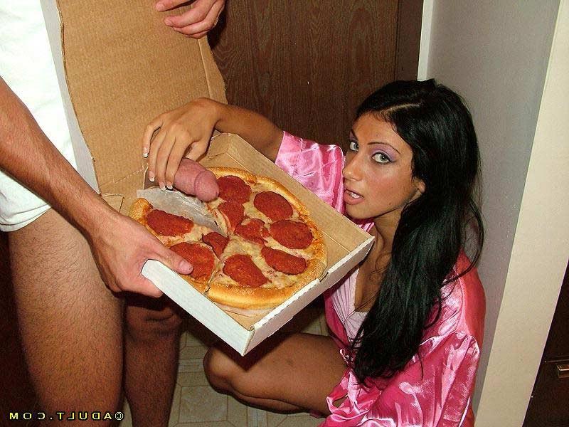 15P Hot babe Gizele gives the pizza guy his best tip ever