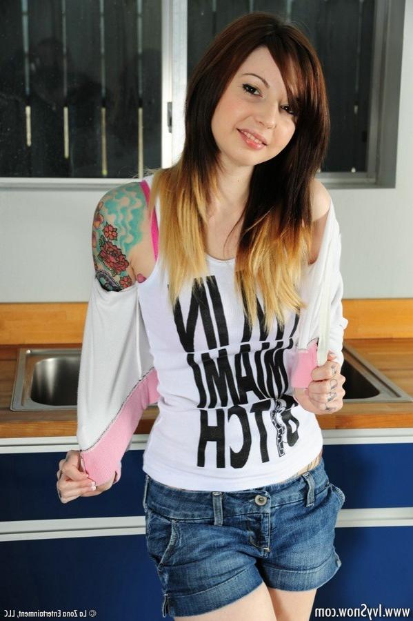 15P Sexy tattoo babe Ivy Snow toys her shaved pink pussy