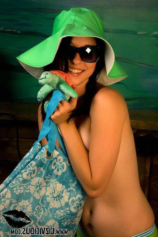 15P Liz Vicious playfully rubbing her pussy