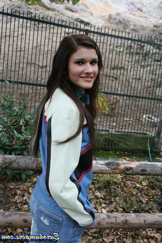 16P european hottie stroking and kissing a pole
