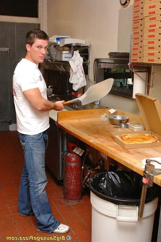 16P Brunette giving blowjob and fucking pizza man