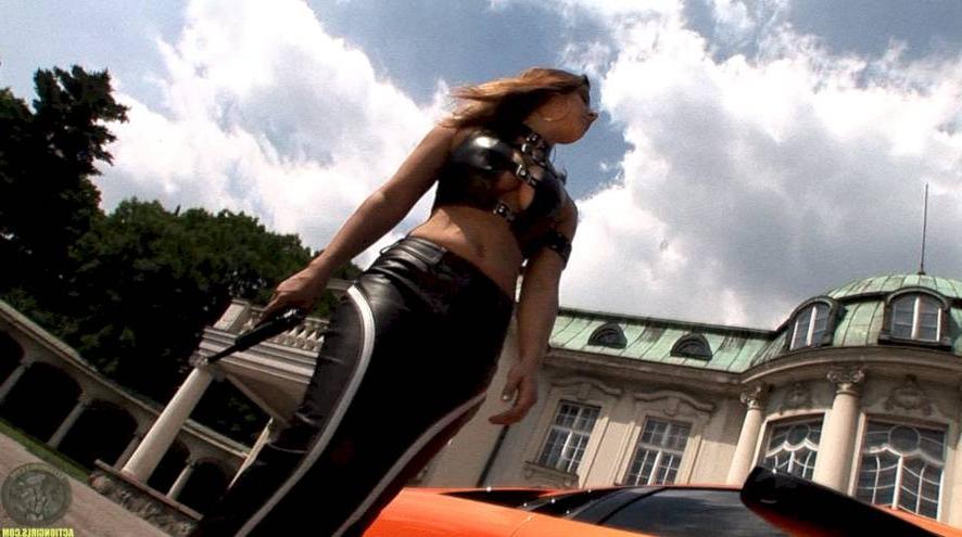 15P Busty spy check out a house topless