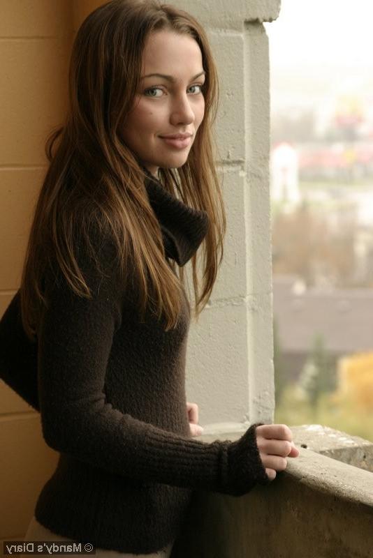 15P Innocent Mandy posing on the balcony