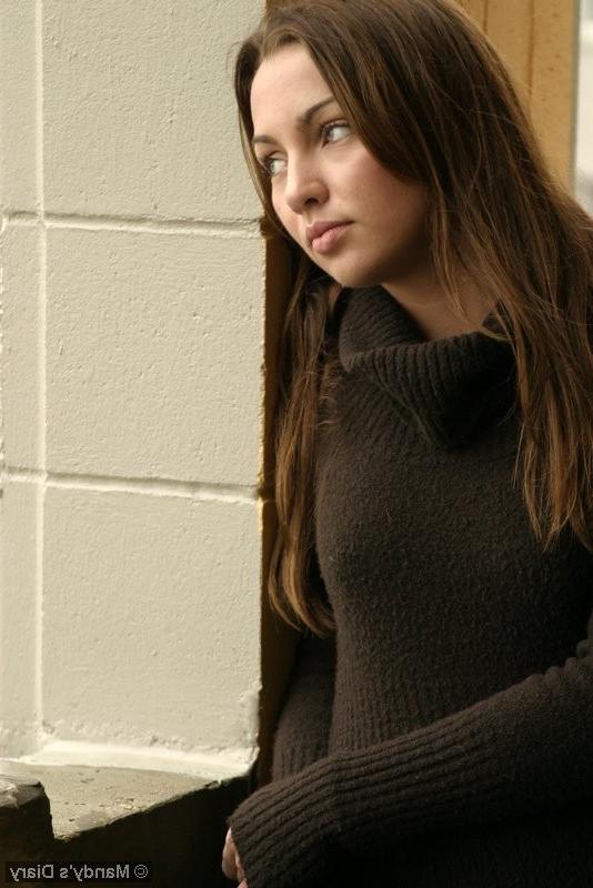 15P Innocent Mandy posing on the balcony