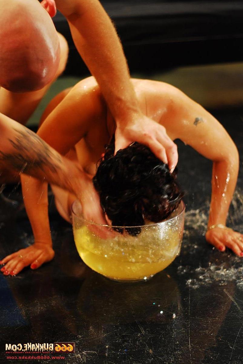 14P piss-drenched slut dunks head in pissbowl