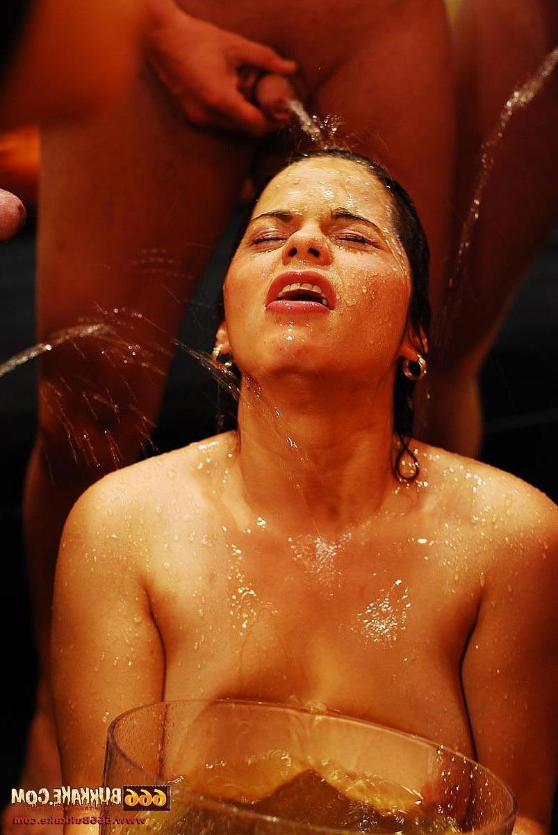 14P piss-drenched slut dunks head in pissbowl