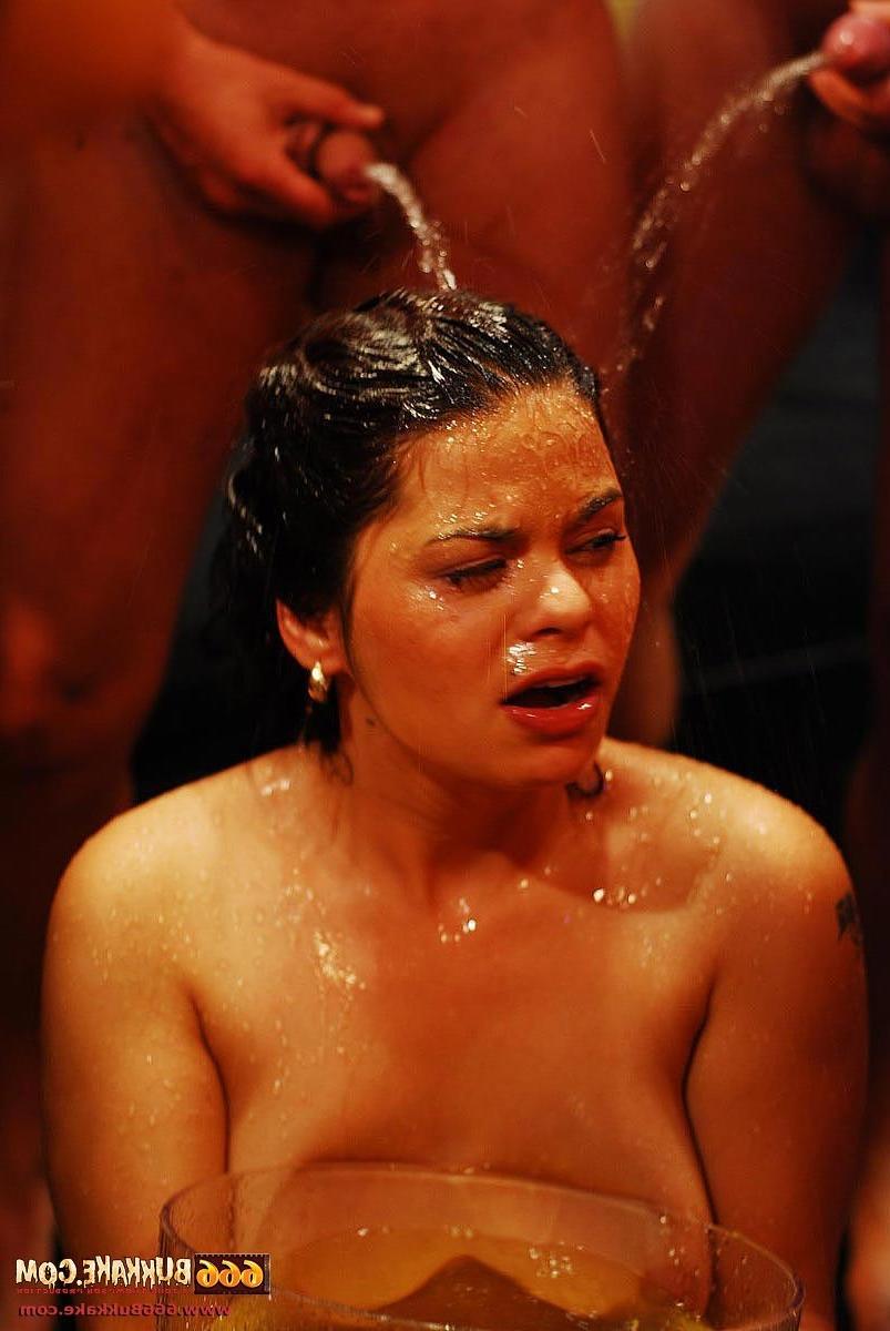 14P piss-drenched slut dunks head in pissbowl