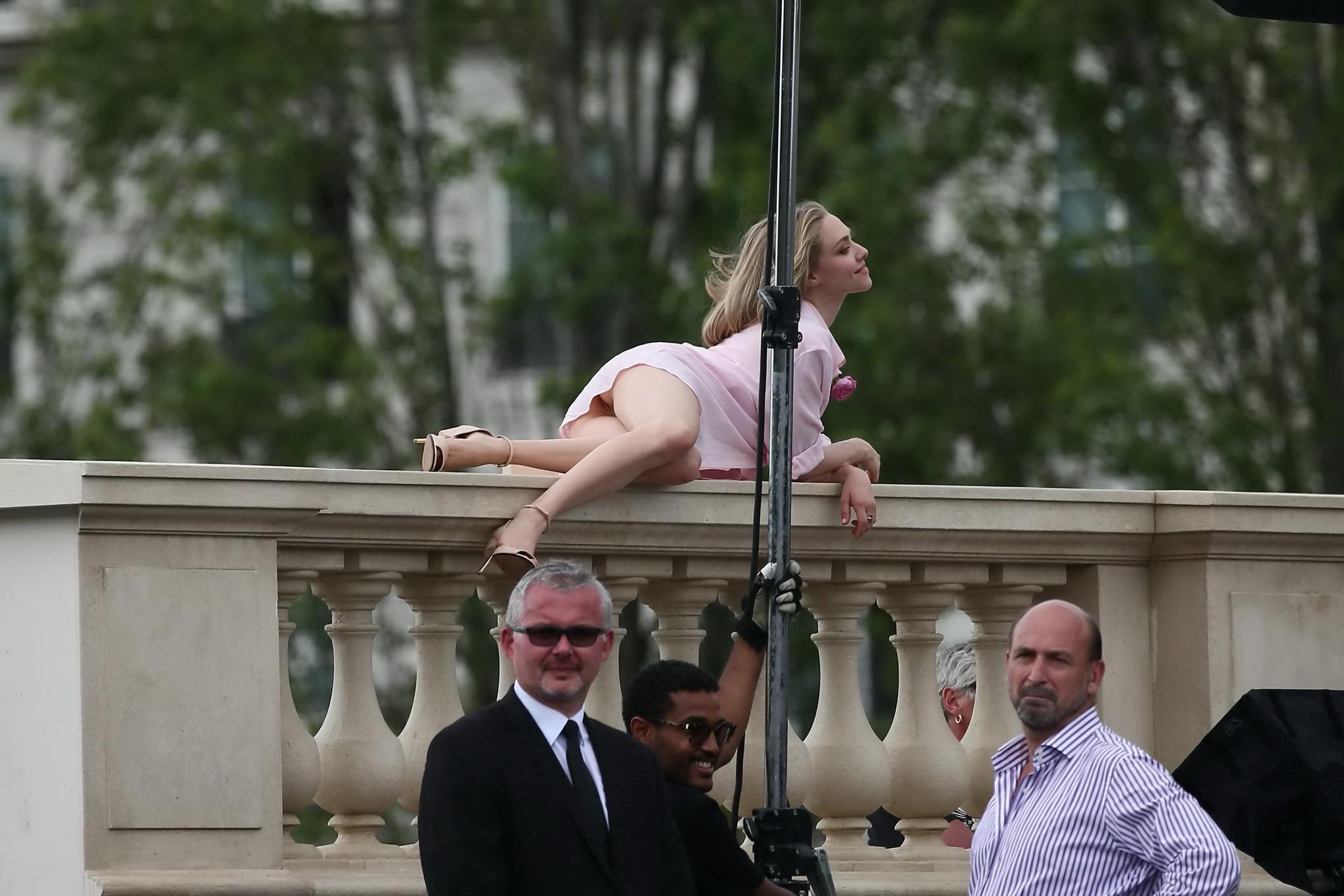 16P Amanda Seyfried pussy slip and nipple peek on balcony
