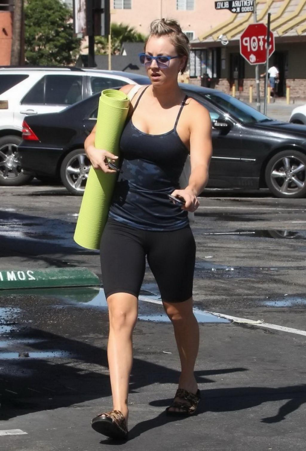 16P Kaley Cuoco busty and booty in tiny top and leggings leaving a yoga class in She