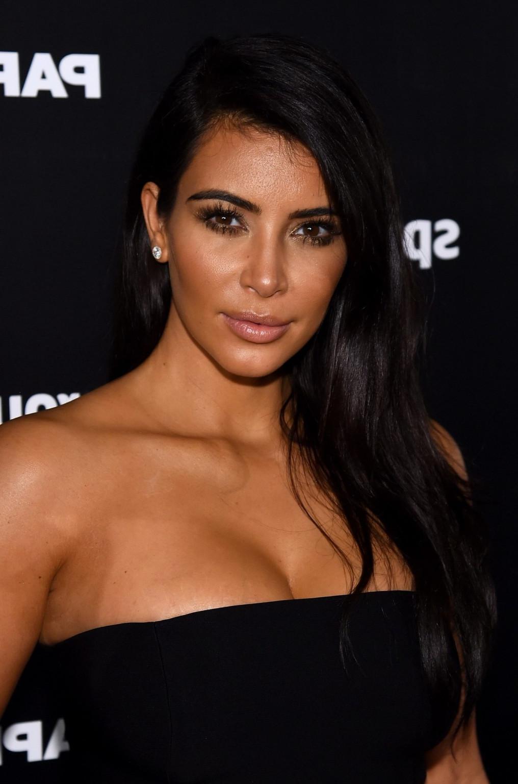 16P Kim Kardashian busty wearing a tube top at the Paper Magazine Break The Internet