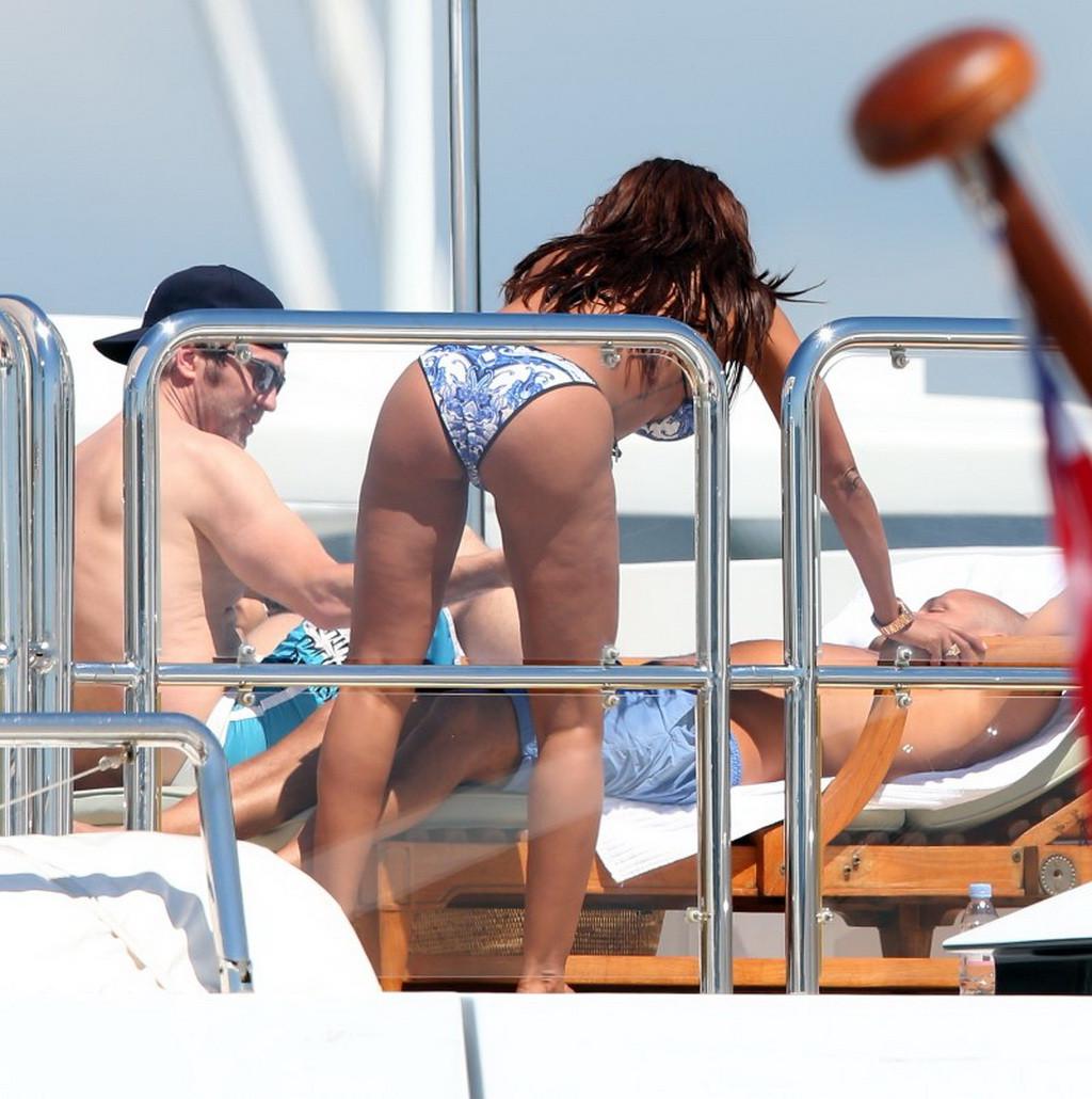 16P Melanie Brown showing off her bikini booty while rides her friend on the yacht i