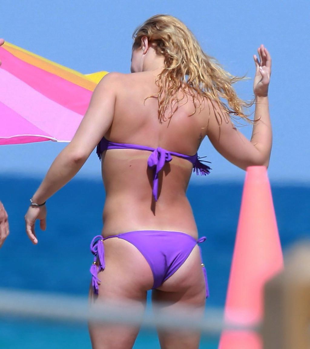 16P Hayden Panettiere booty wearing violet tube bikini at a beach in Miami