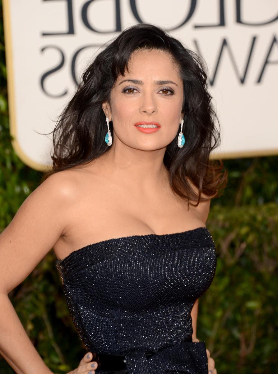 15P Salma Hayek takes her booty and cleavage out