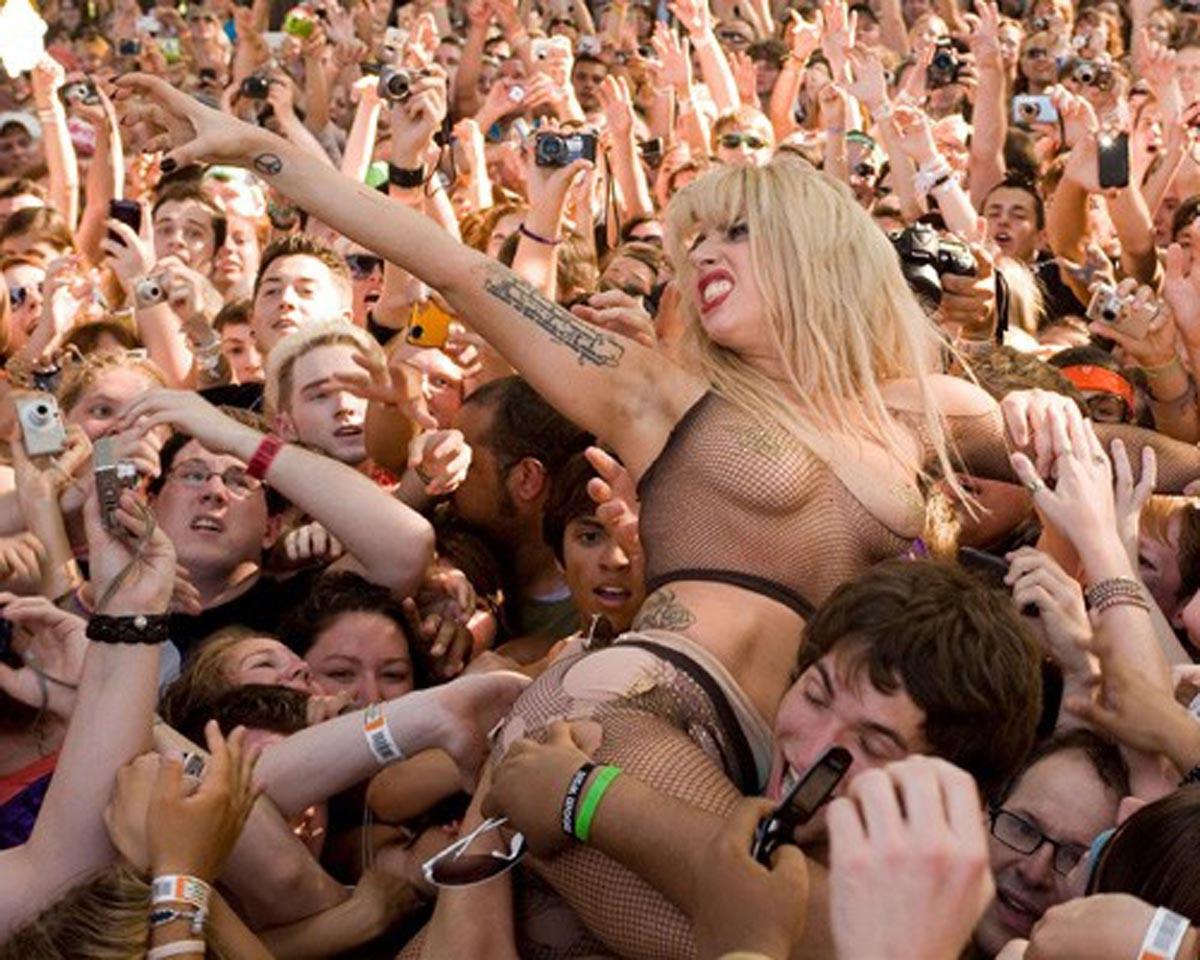 15P Lady Gaga in hot bikini on a hotel balcony