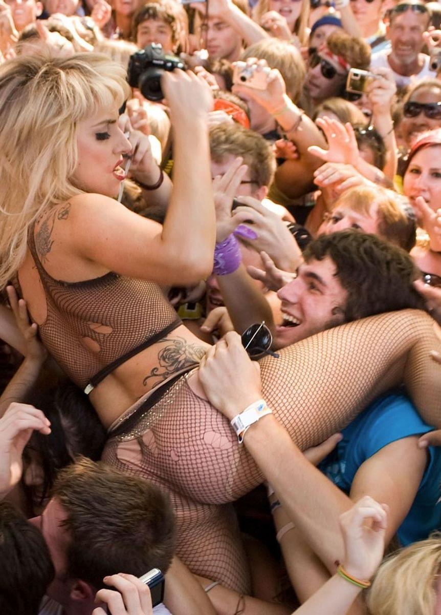 15P Lady Gaga in hot bikini on a hotel balcony
