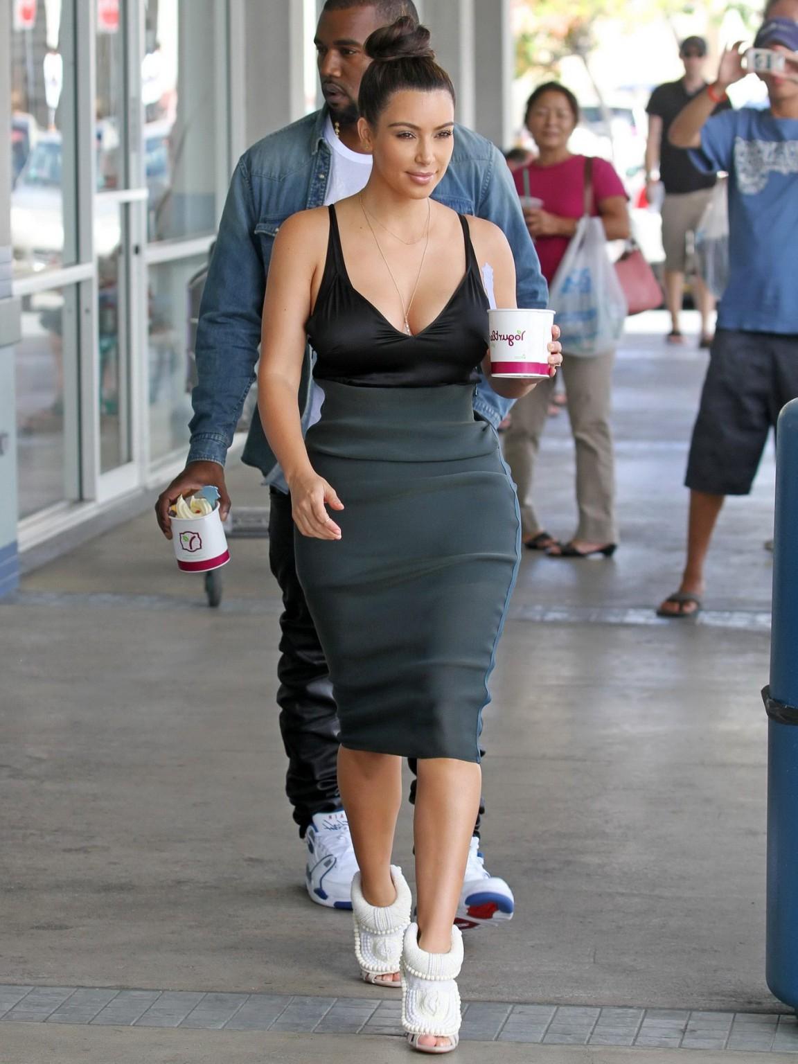10P Kim Kardashian showing huge cleavage  big booty at Yougurtland in Honolulu