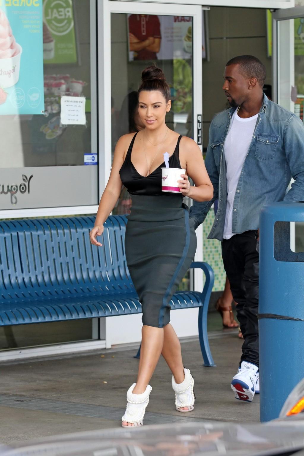 10P Kim Kardashian showing huge cleavage  big booty at Yougurtland in Honolulu