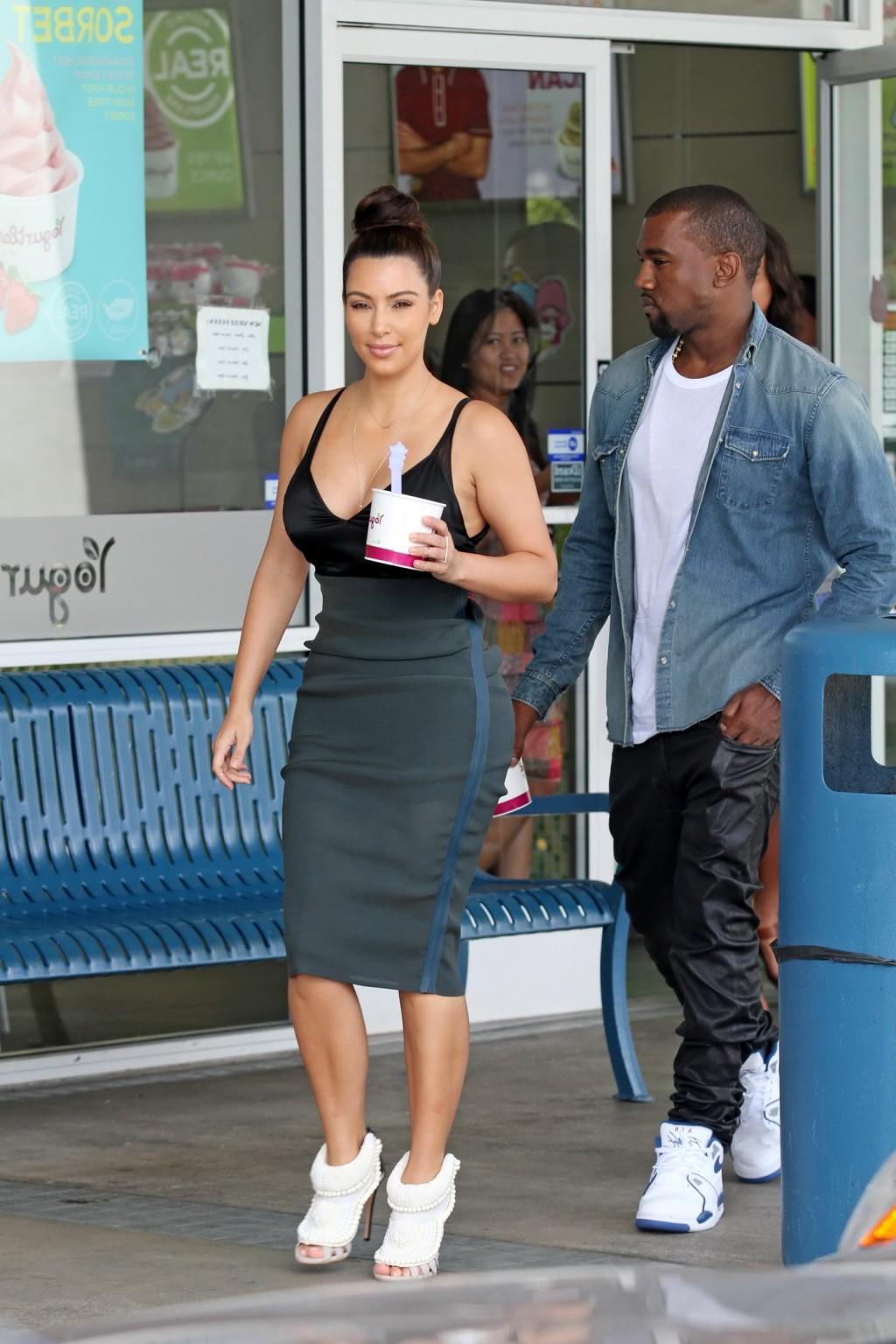 10P Kim Kardashian showing huge cleavage  big booty at Yougurtland in Honolulu