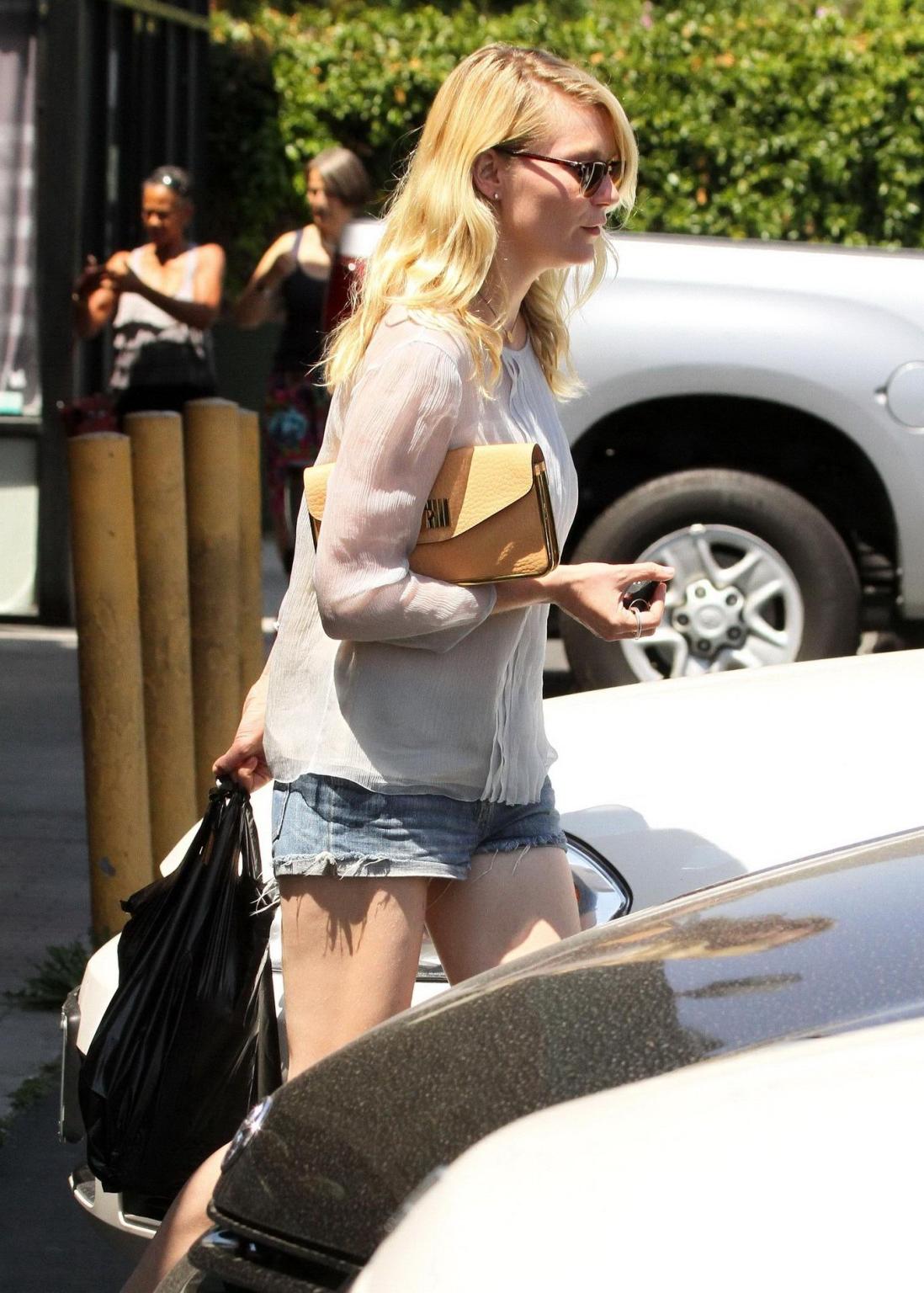 10P Kirsten Dunst leggy wearing denim shorts outside a convenience store in Toluca L