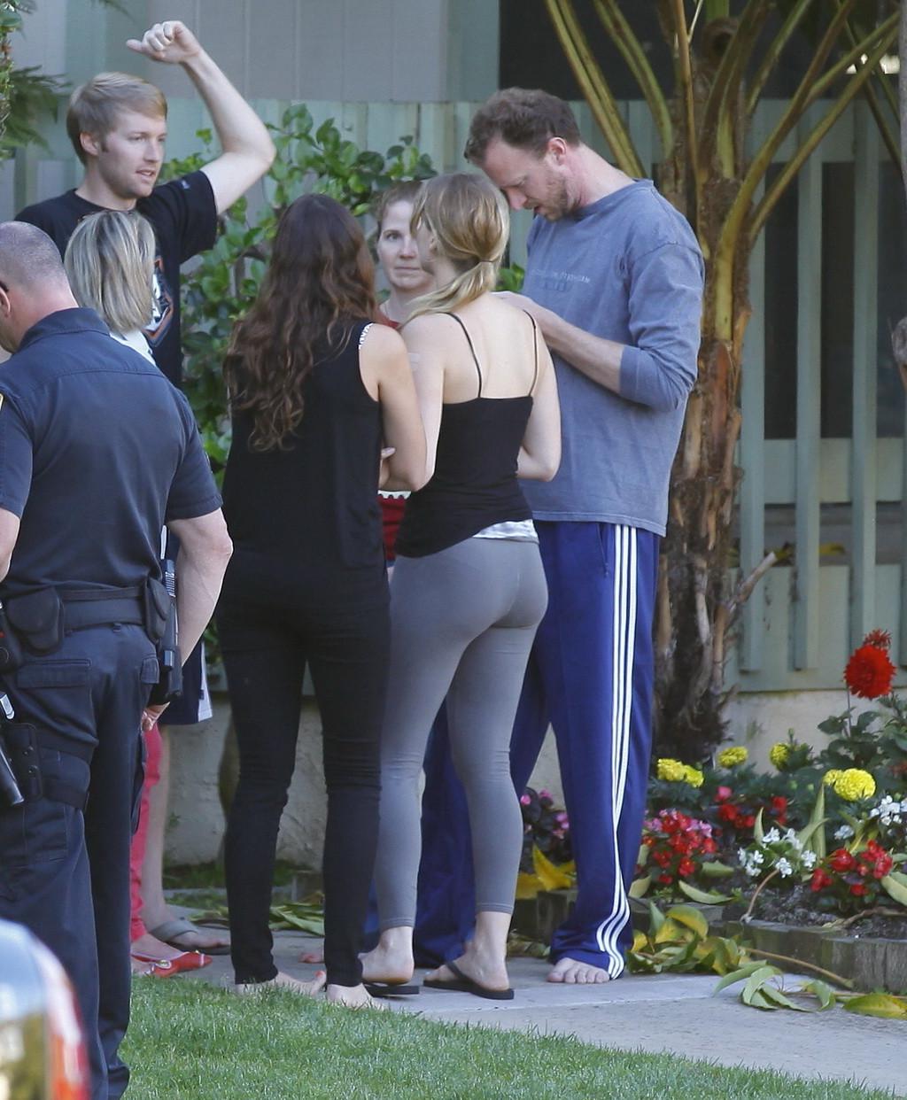 10P Jennifer Lawrence busty  booty in tights  top in Santa Monica helping a woman wh