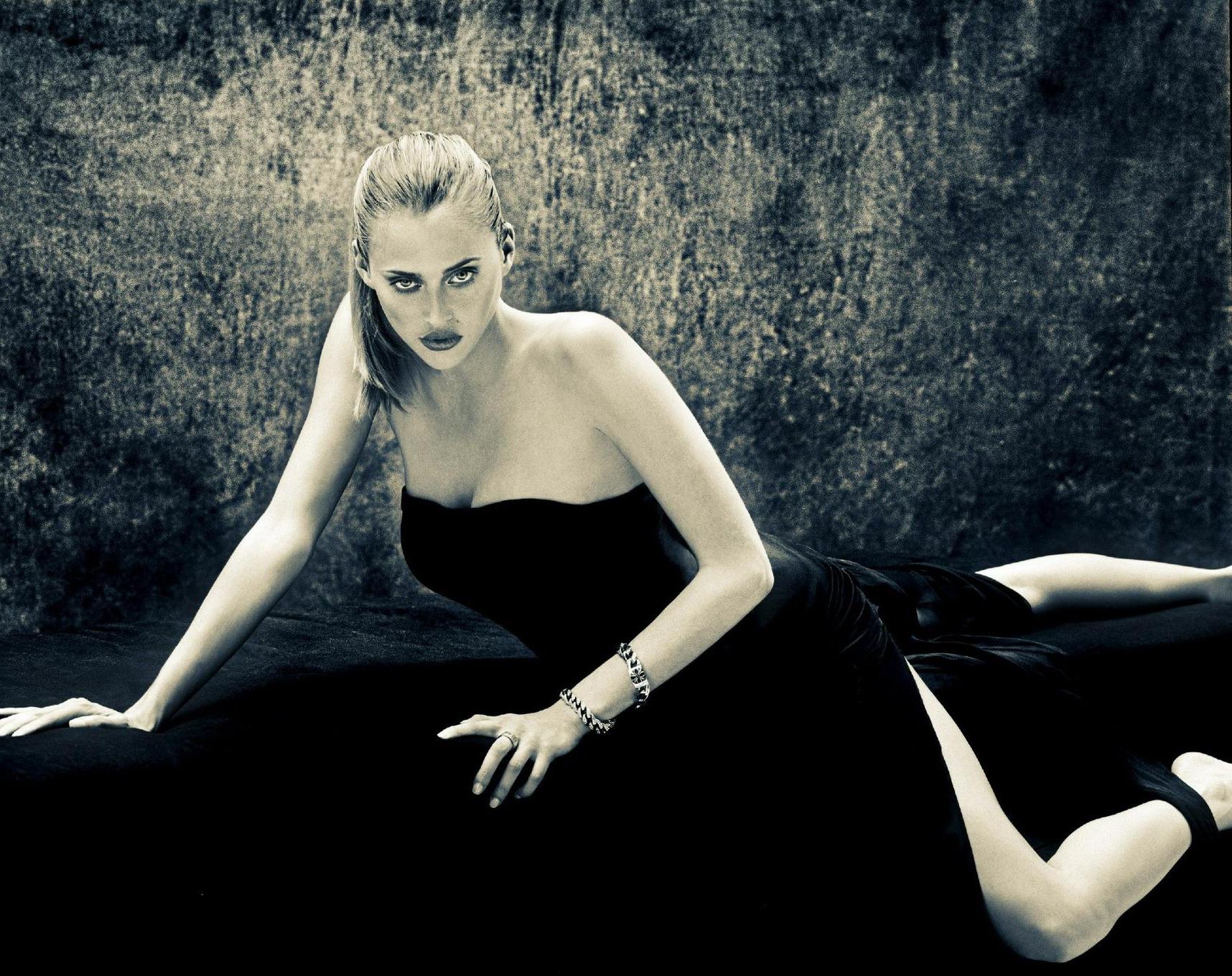 10P Estella Warren showing off her tits  bare ass in Spring 2012 issue of 'Treats' M