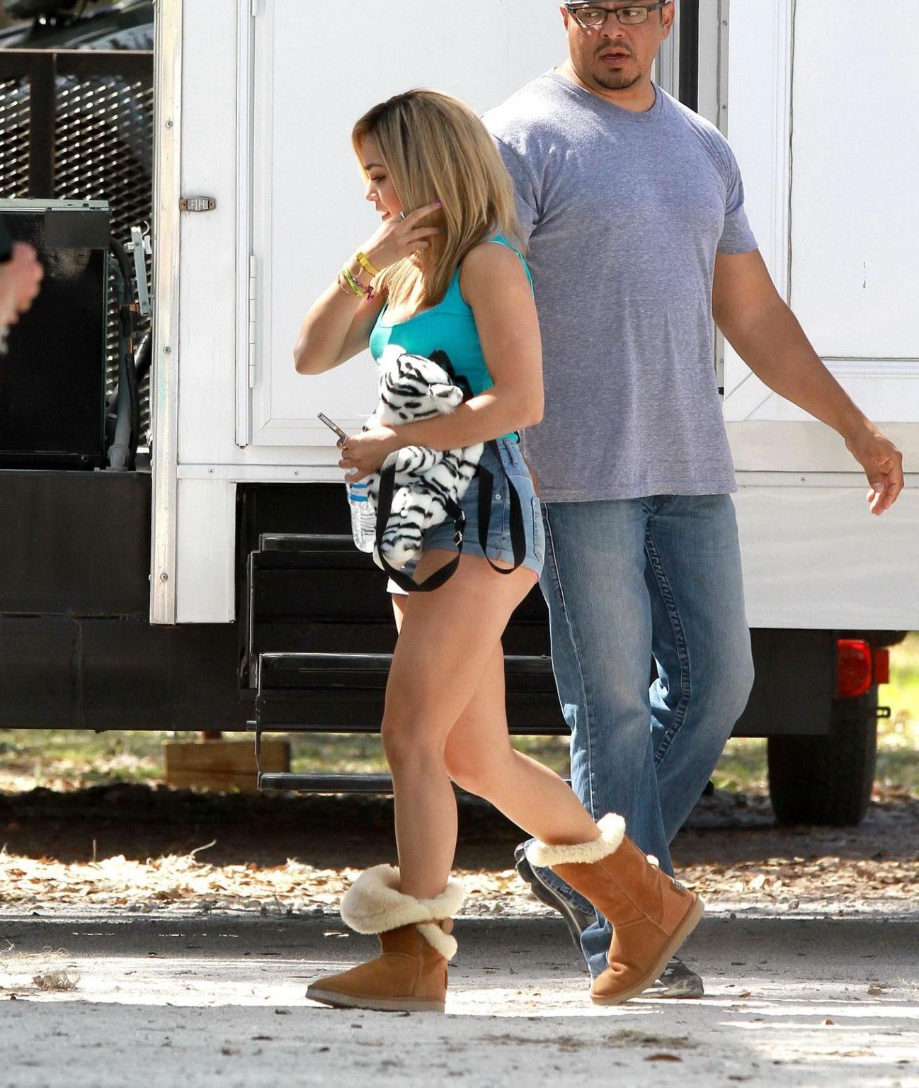 16P Vanessa Hudgens leggy  showing ass cheeks wearing hotpants on Spring Breakers se