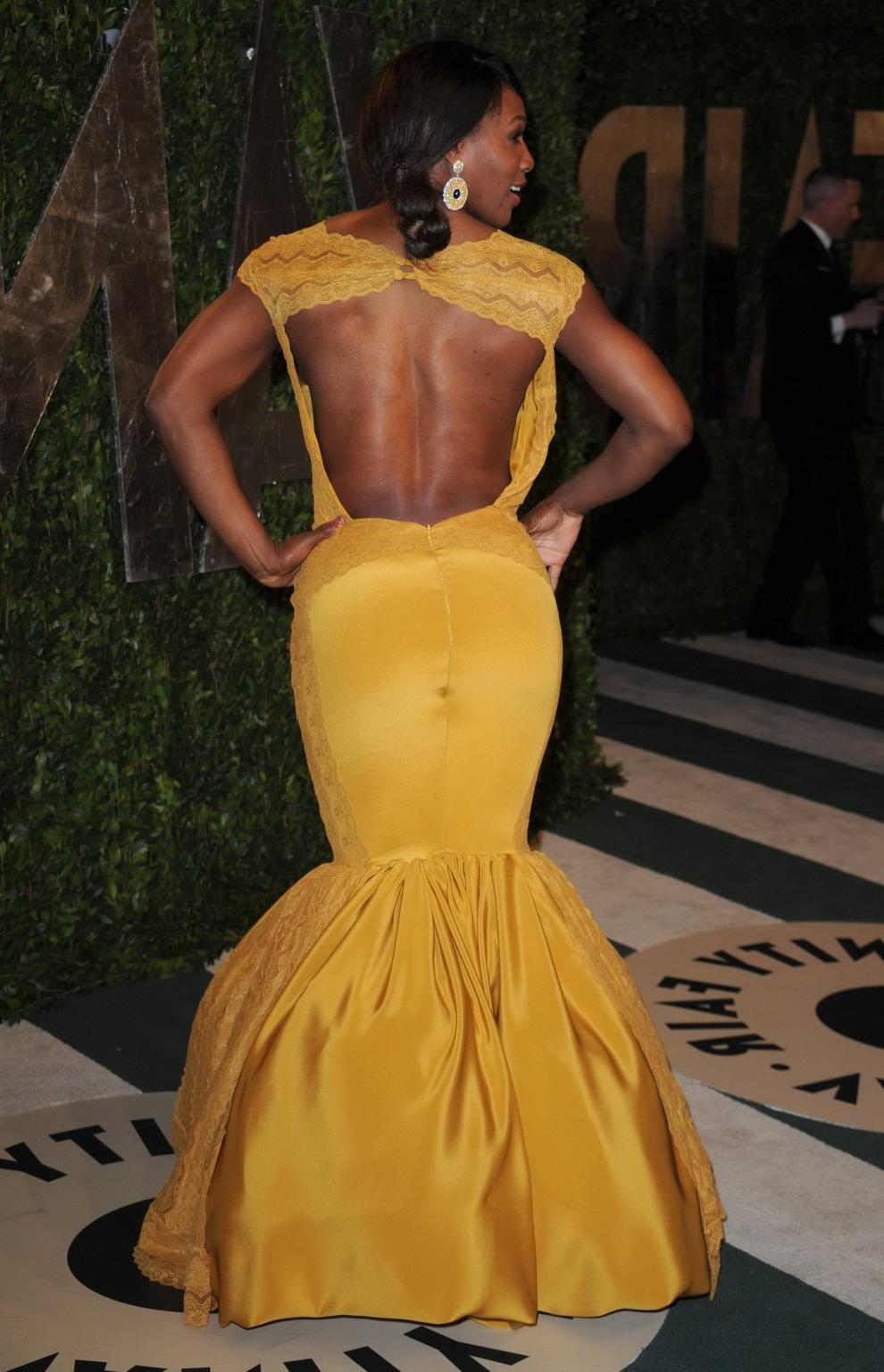 16P Serena Williams busty  booty wearing sexy yellow dress at Vanity Fair Oscar Part