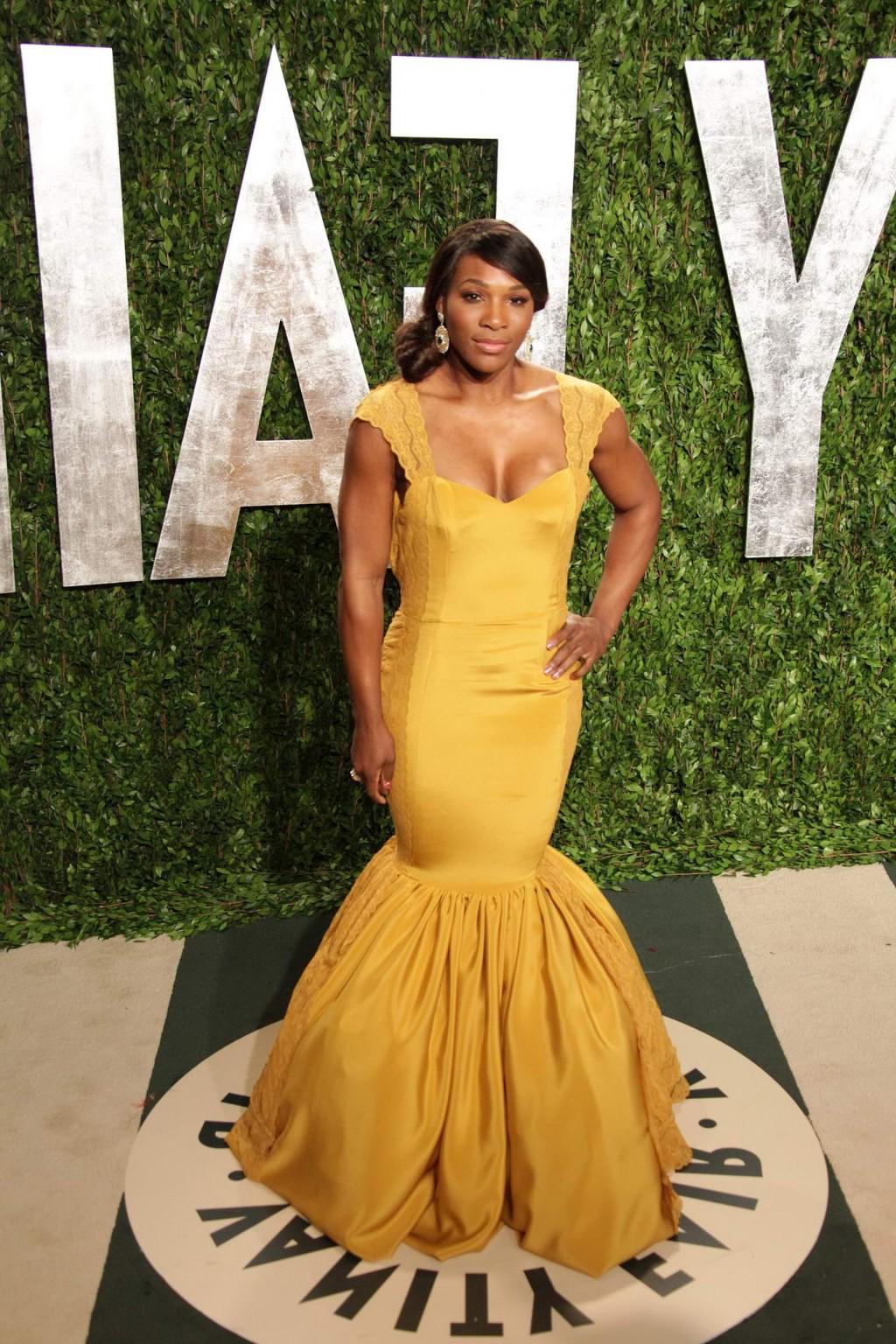 16P Serena Williams busty  booty wearing sexy yellow dress at Vanity Fair Oscar Part