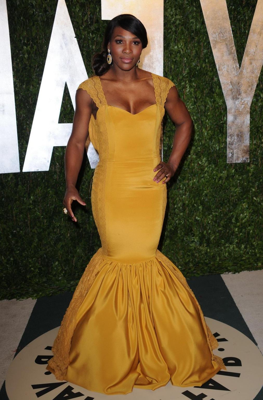 16P Serena Williams busty  booty wearing sexy yellow dress at Vanity Fair Oscar Part