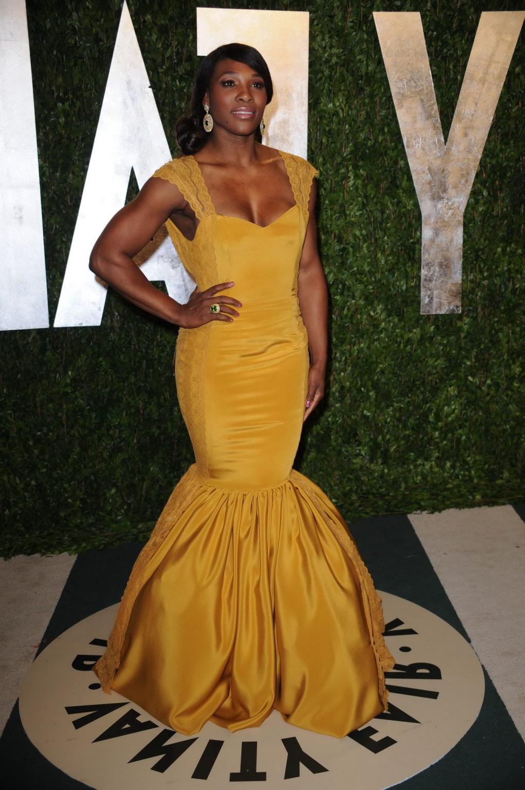 16P Serena Williams busty  booty wearing sexy yellow dress at Vanity Fair Oscar Part