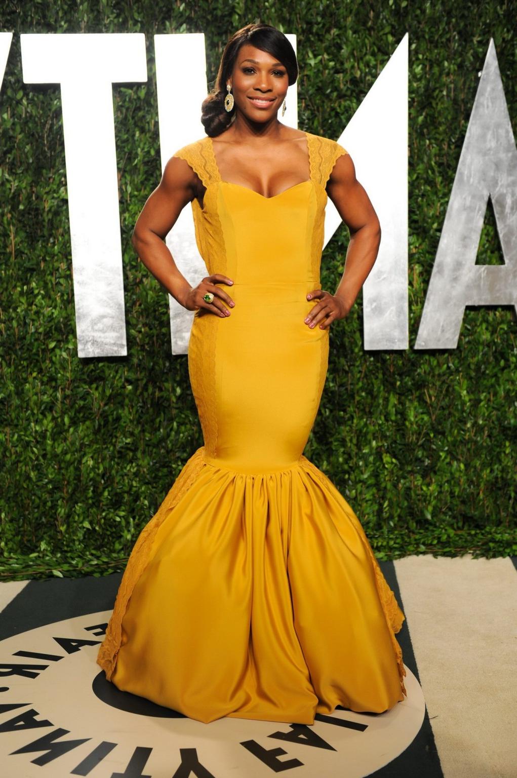16P Serena Williams busty  booty wearing sexy yellow dress at Vanity Fair Oscar Part
