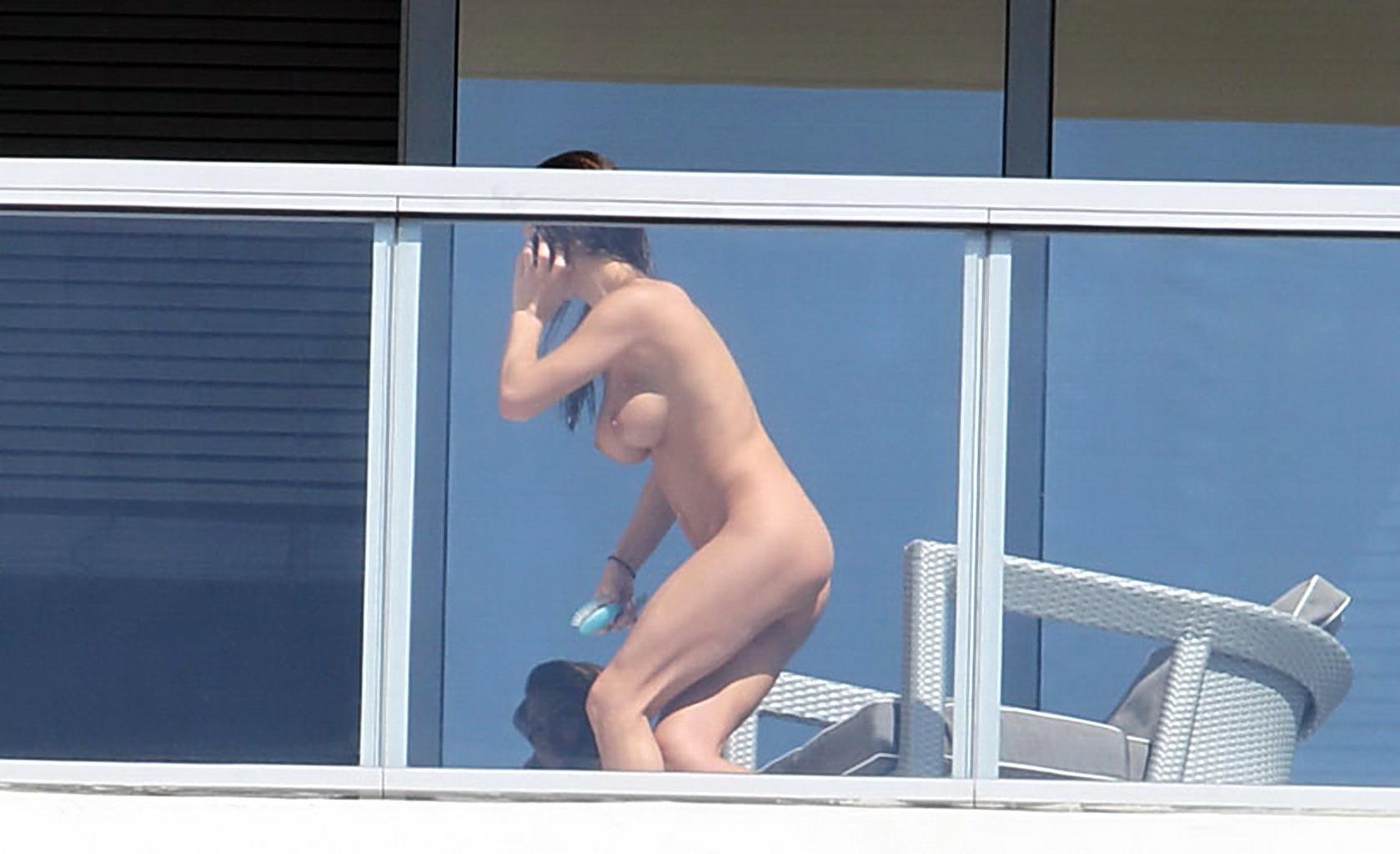 16P Arianny Celeste caught fully nude on a balcony of her hotel in Miami