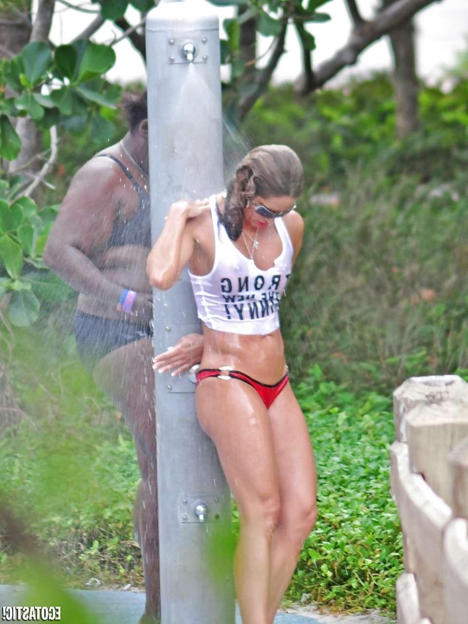 16P Jennifer Nicole Lee showing her bare ass upskirt on street paparazzi shoots