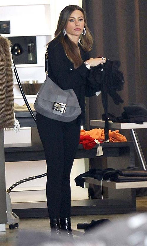 16P Sofia Vergara exposing sexy legs and hot ass in tight pants on street