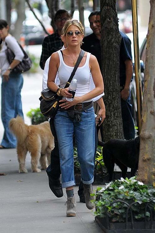 16P Jennifer Aniston walking on street and exposing her hard nipples
