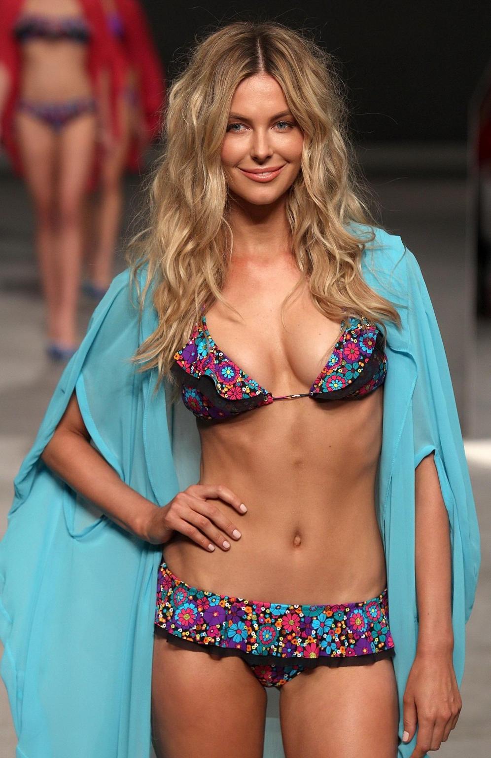 16P Jennifer Hawkins wearing sexy bikini at the Myer Spring/Summer 2011 runway show 
