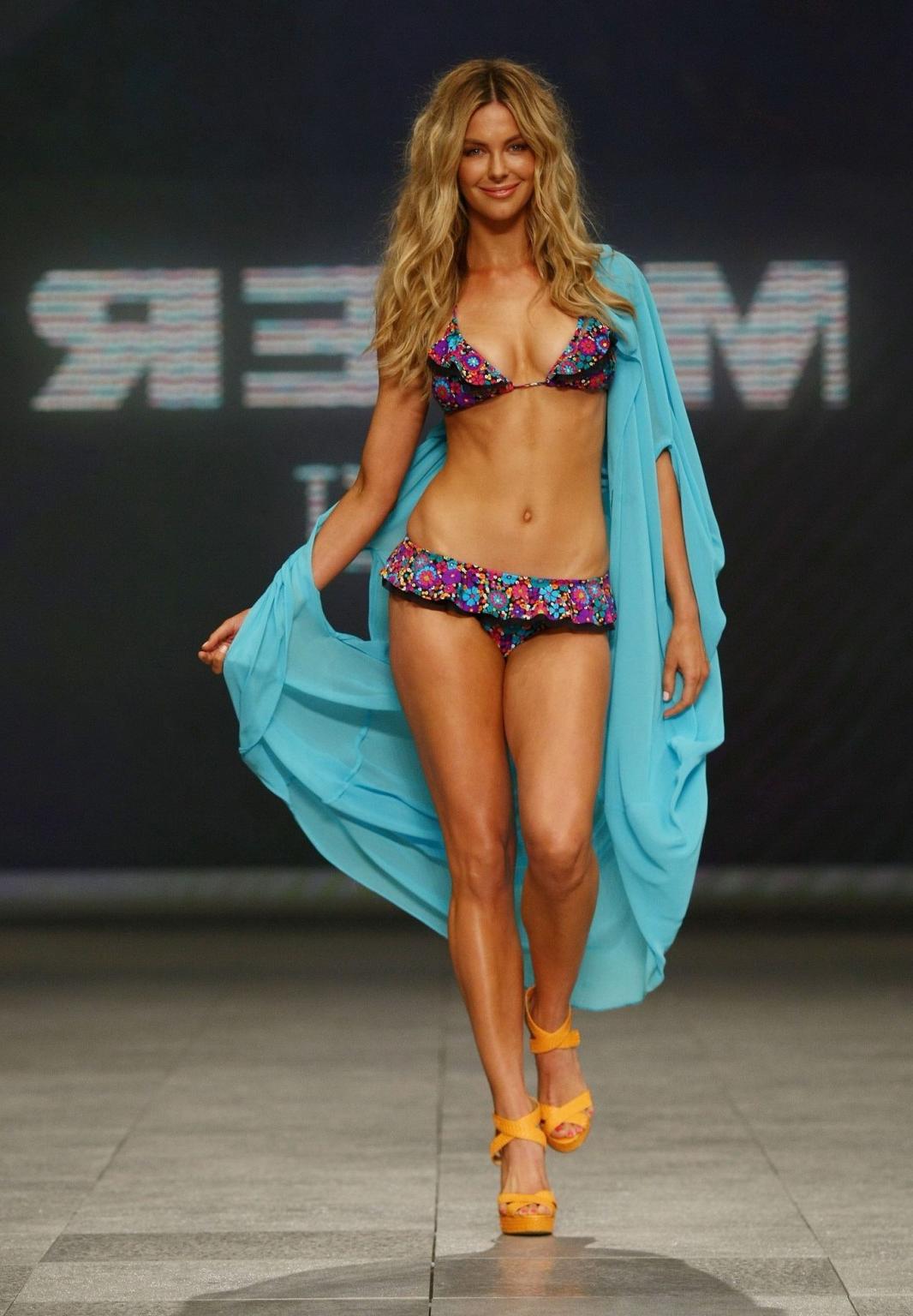 16P Jennifer Hawkins wearing sexy bikini at the Myer Spring/Summer 2011 runway show 