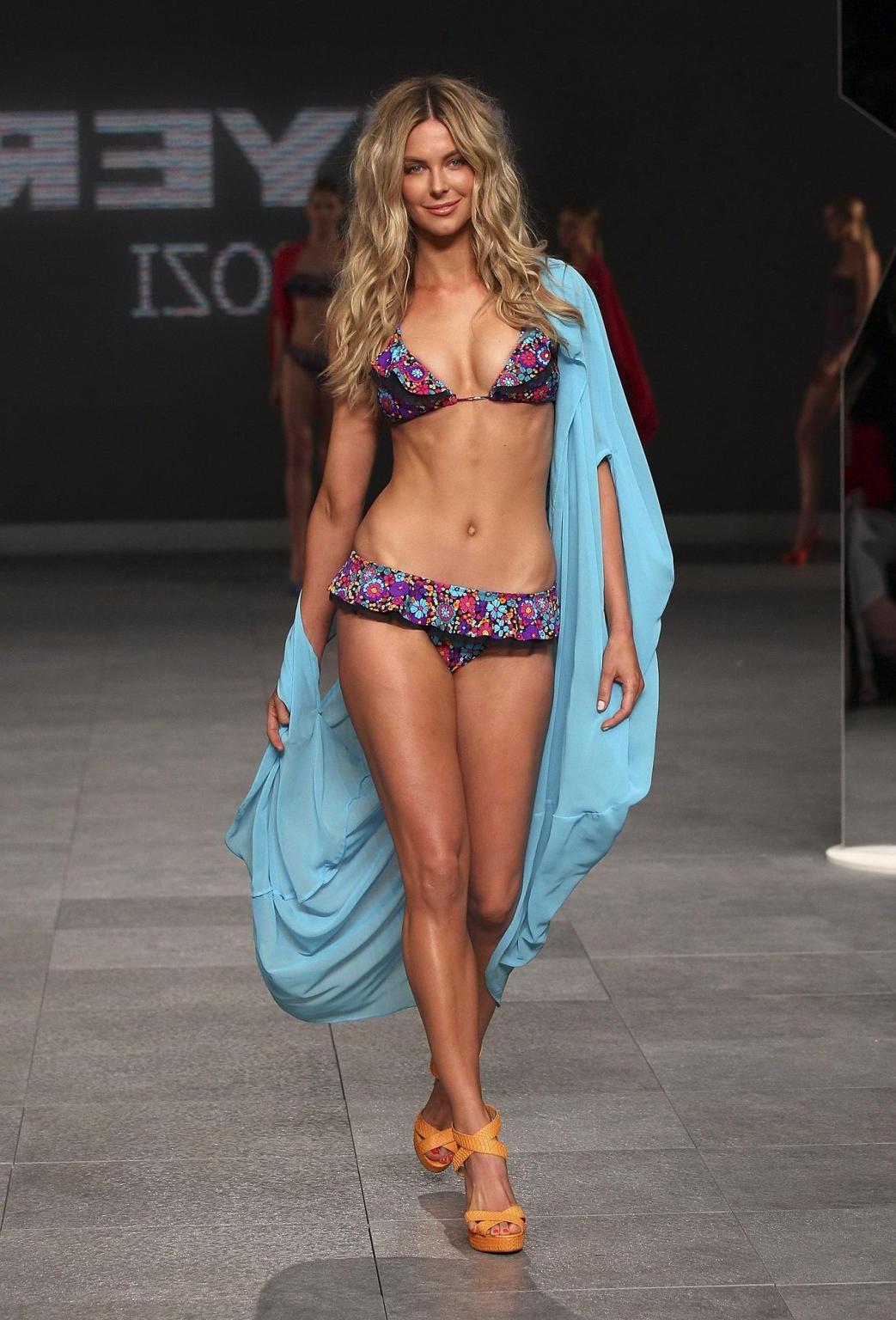 16P Jennifer Hawkins wearing sexy bikini at the Myer Spring/Summer 2011 runway show 