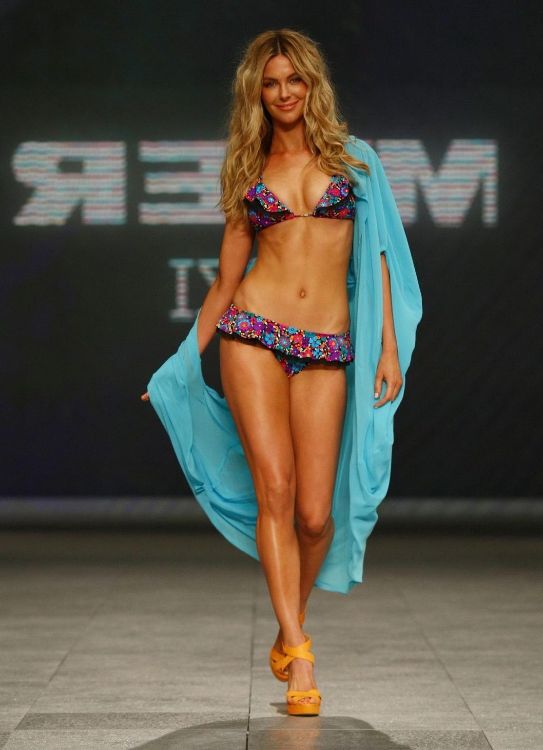 16P Jennifer Hawkins wearing sexy bikini at the Myer Spring/Summer 2011 runway show 