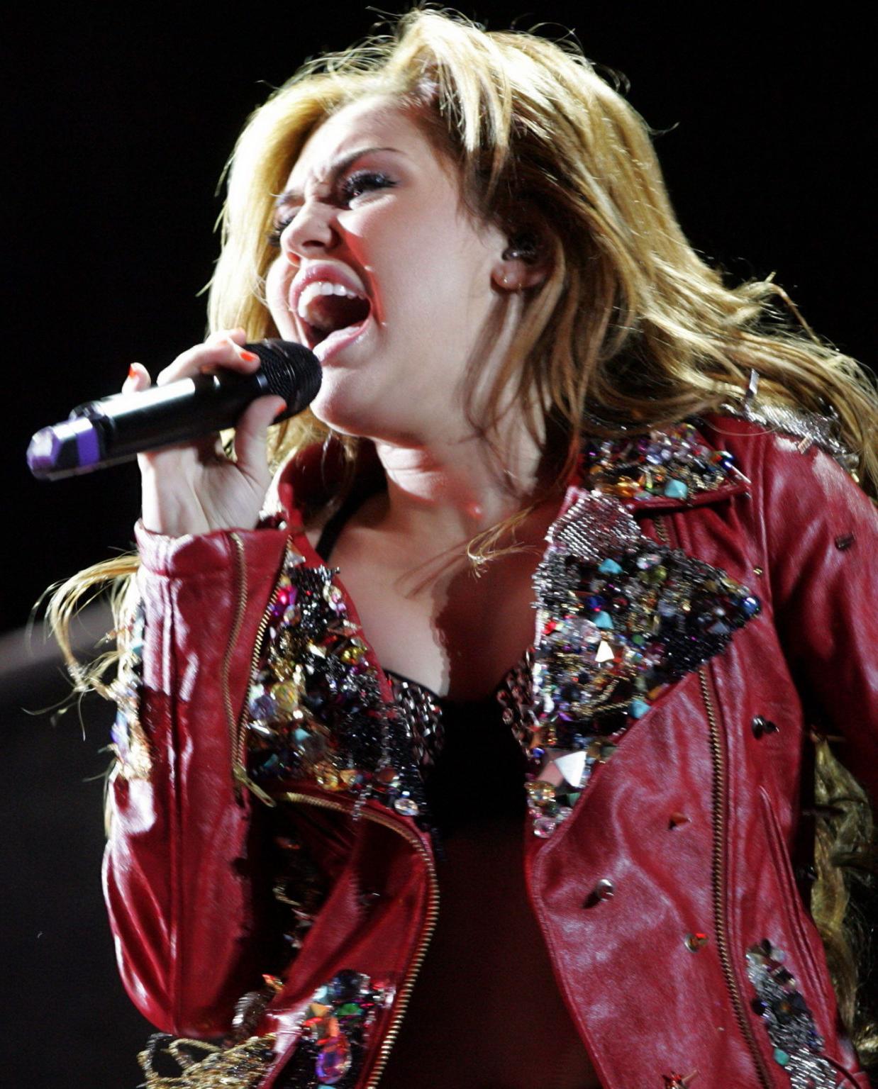 8P Miley Cyrus leggy  busty wearing skimpy leather outfit on a South American tour