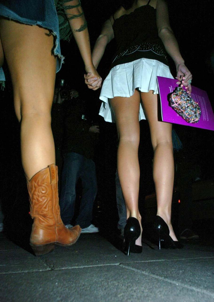 16P Nikki Sanderson flashing her ass upskirt on street and in bikini on beach papara