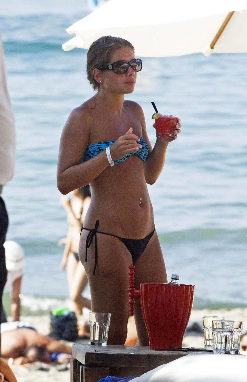 16P Nikki Sanderson flashing her ass upskirt on street and in bikini on beach papara