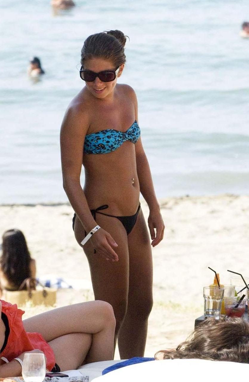 16P Nikki Sanderson flashing her ass upskirt on street and in bikini on beach papara