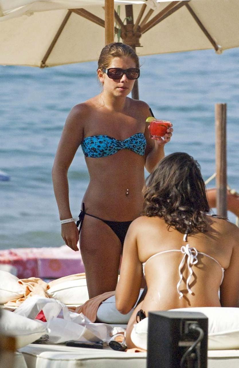 16P Nikki Sanderson flashing her ass upskirt on street and in bikini on beach papara