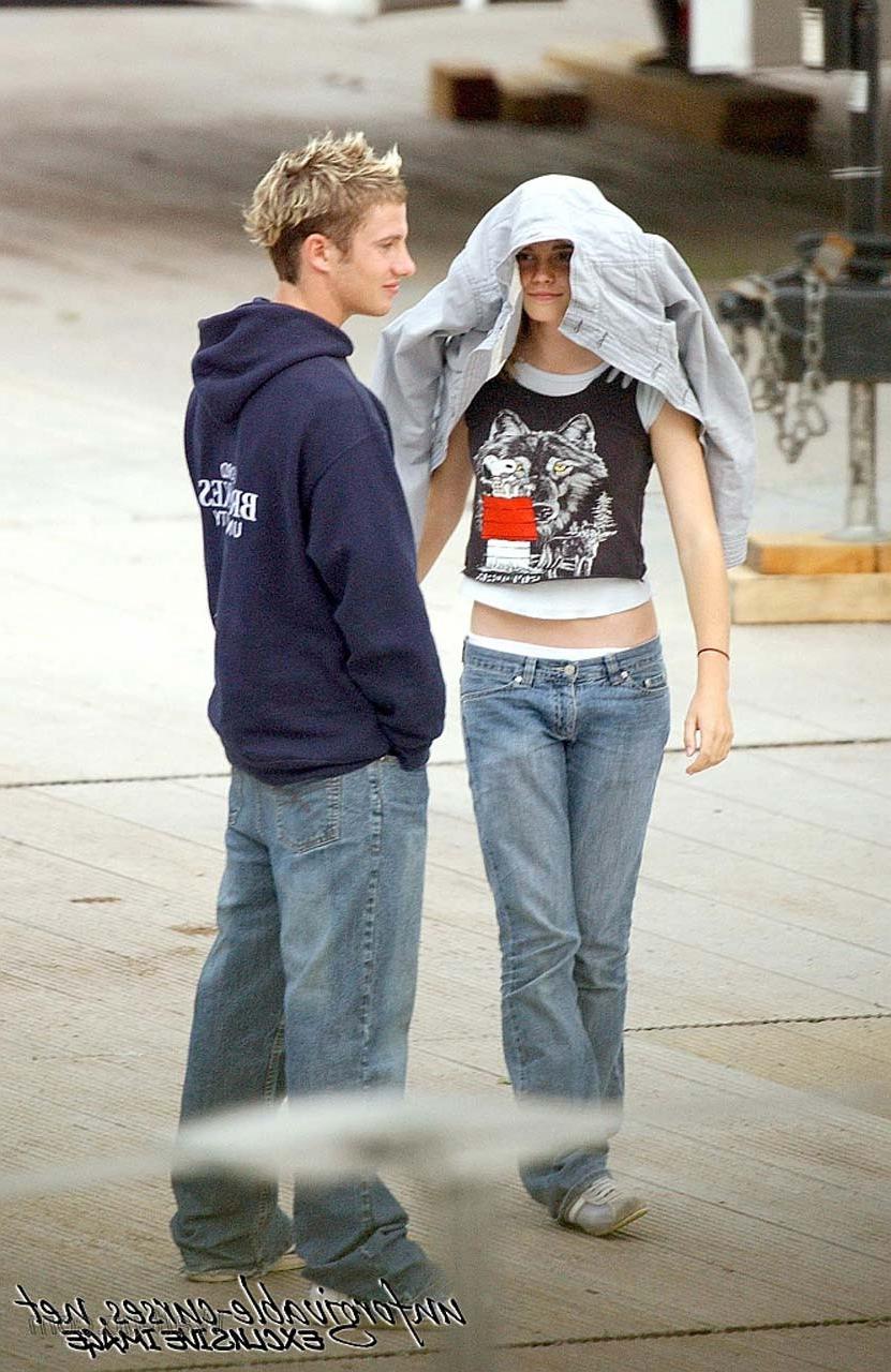 16P Emma Watson drinking beer with her friends and looking very sexy