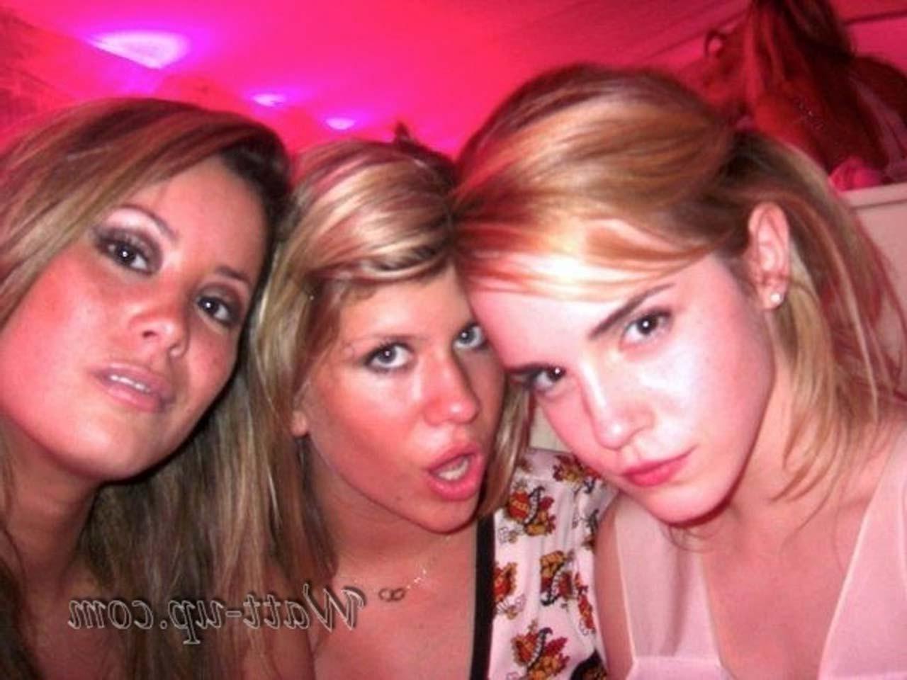 16P Emma Watson drinking beer with her friends and looking very sexy