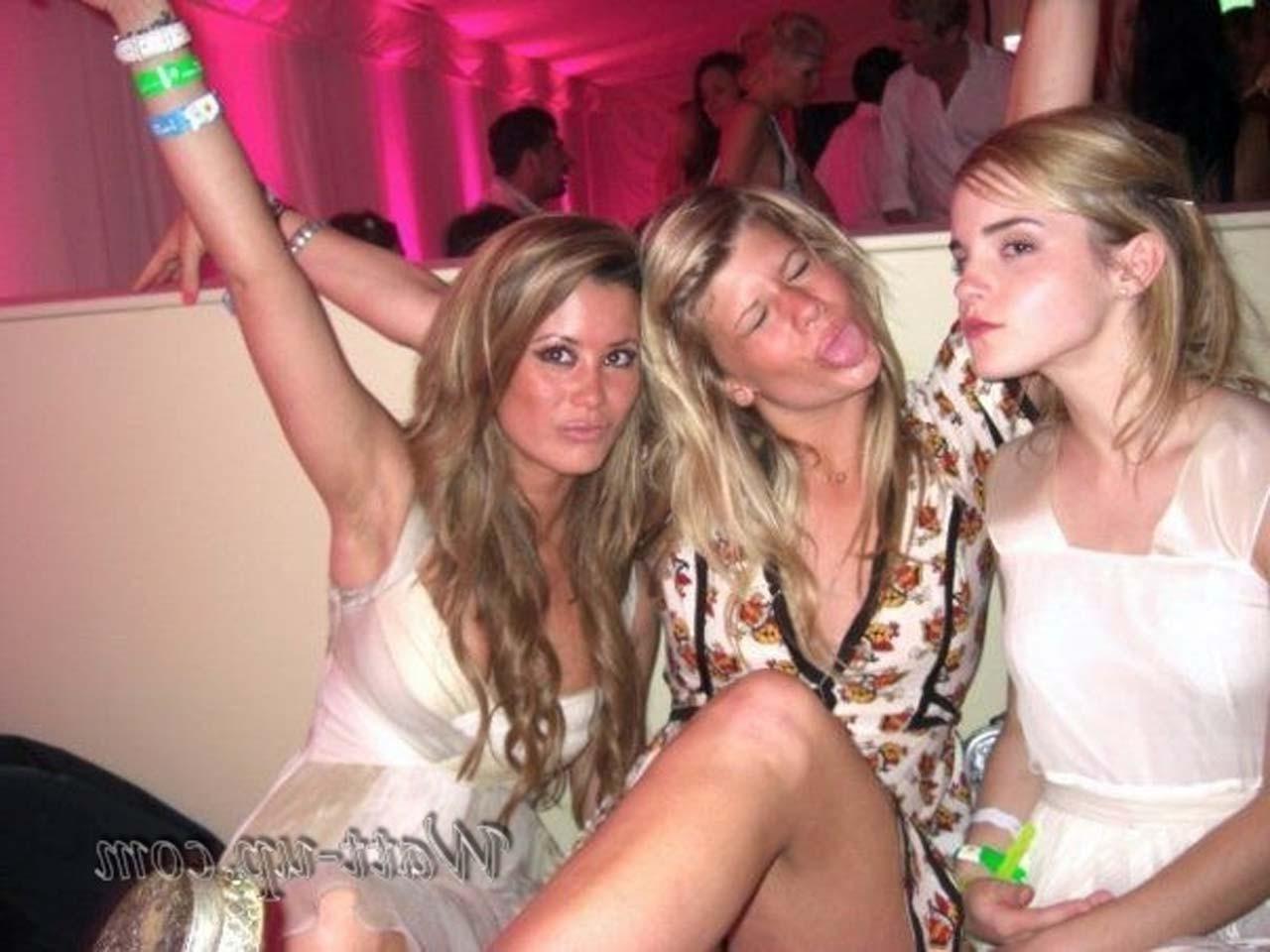 16P Emma Watson drinking beer with her friends and looking very sexy
