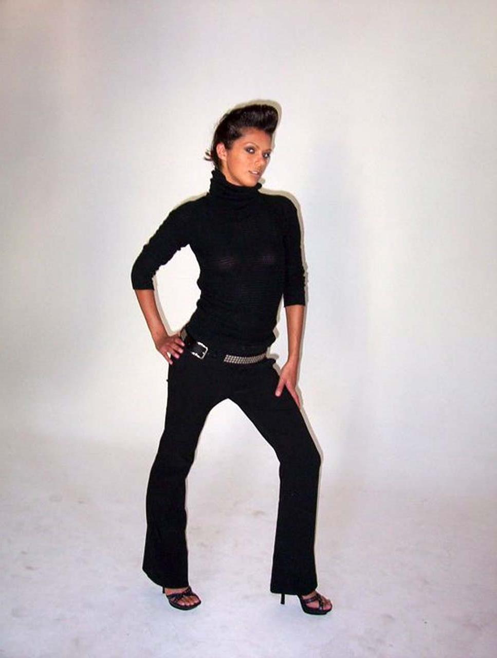 16P Adrianne Curry in fuckme boots and showing her ass in panties