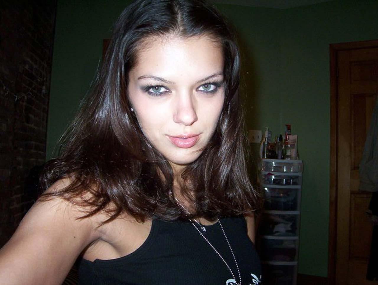 16P Adrianne Curry in fuckme boots and showing her ass in panties