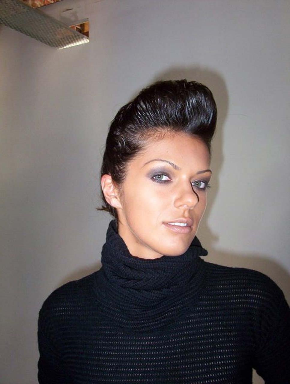 16P Adrianne Curry in fuckme boots and showing her ass in panties